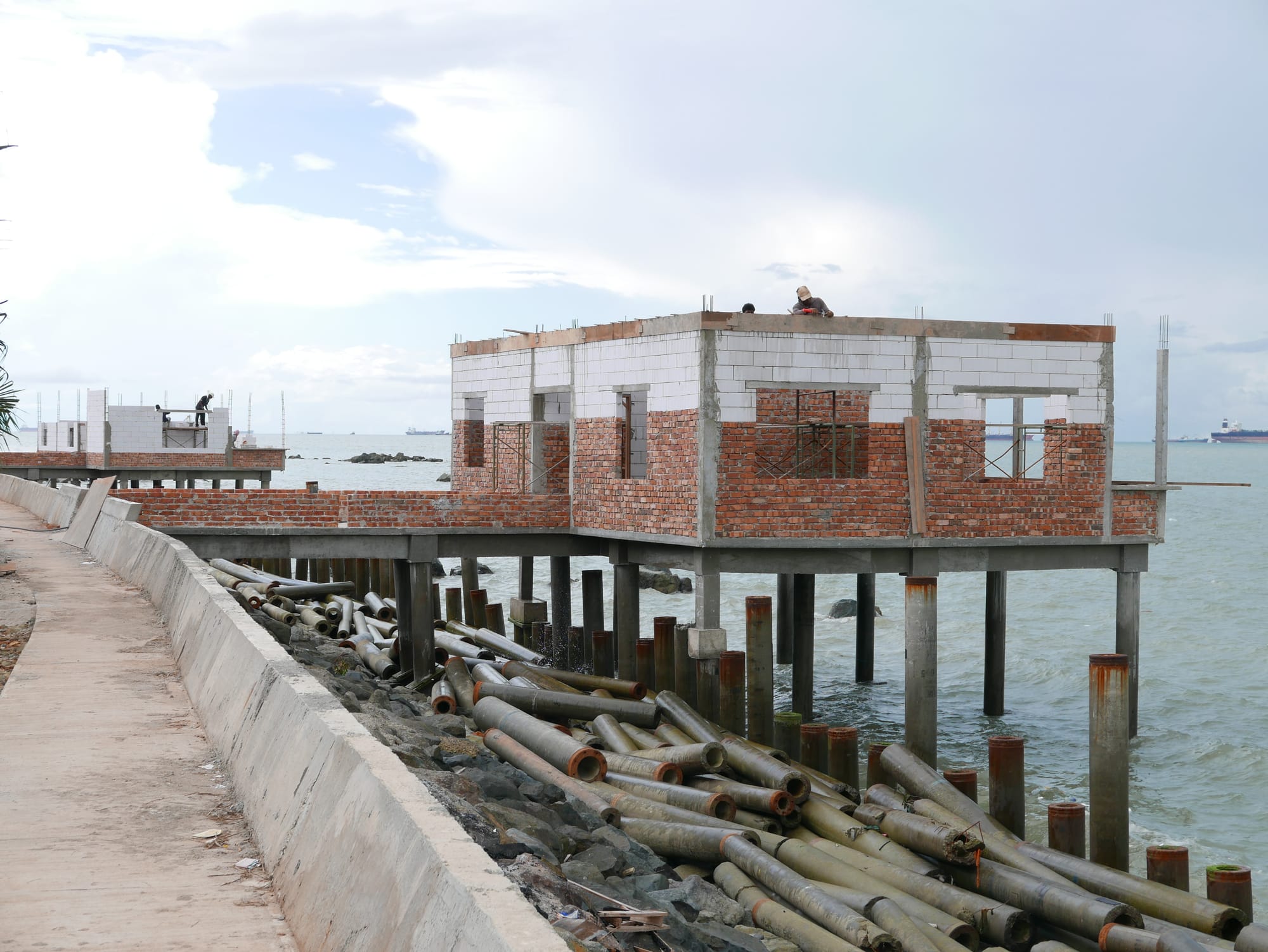 Photo by Author — house on stilts — the Jade Garden Seafood Corner