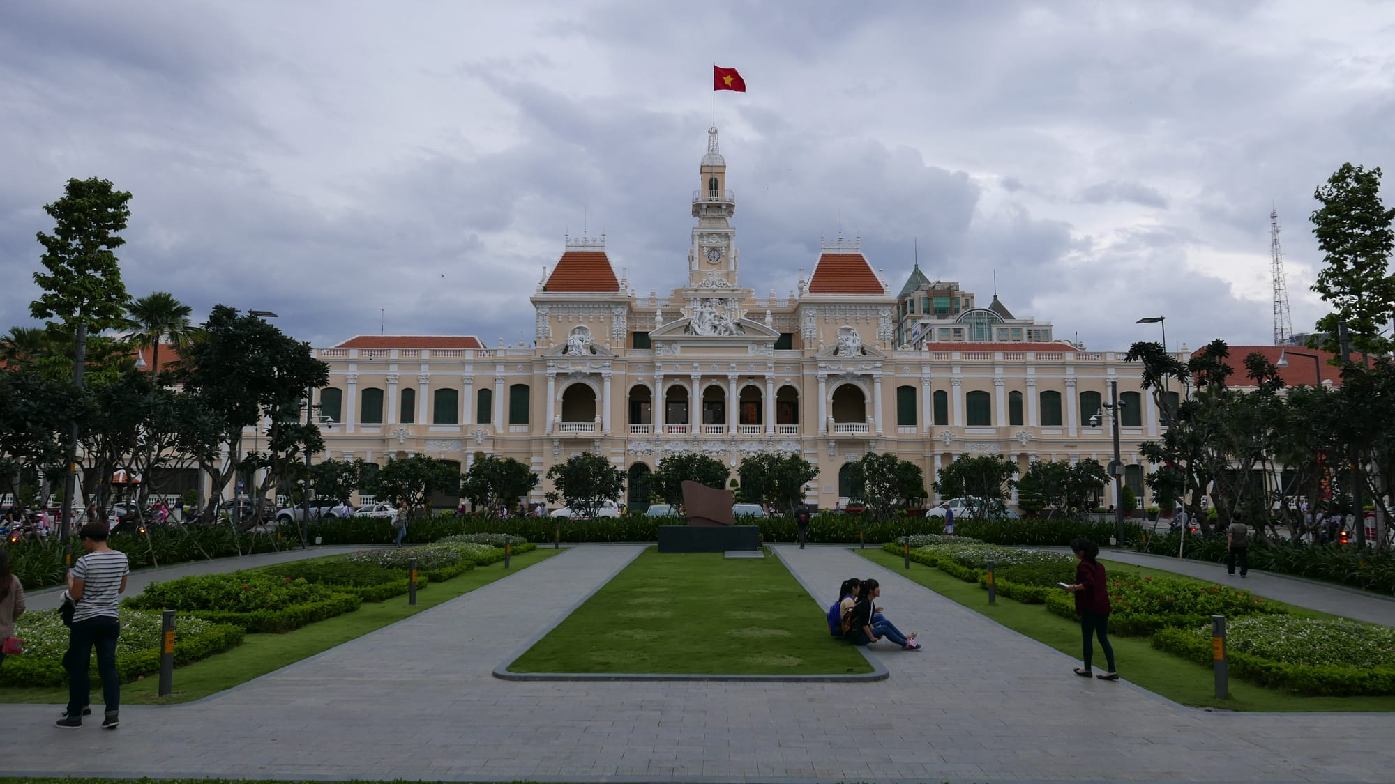 Photo by Author — Ho Chi Minh City People's Committee Head Office (City Hall), 86 Lê Thánh Tôn, phường Bến Nghé (Nguyễn Huệ), Ho Chi Minh City (Saigon), Vietnam